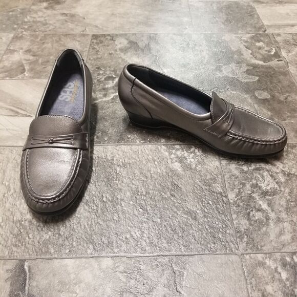 SAS Shoes Easier Slip On Loafer Pewter Silver Grandpacore Grannycore Academia - Picture 1 of 8